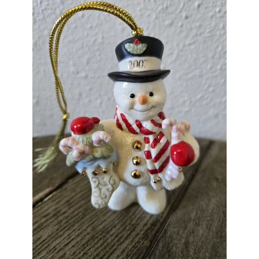 LENOX 2007 Annual Snowman Christmas Ornament SNOWY TREATS #6599609 EXCELLENT